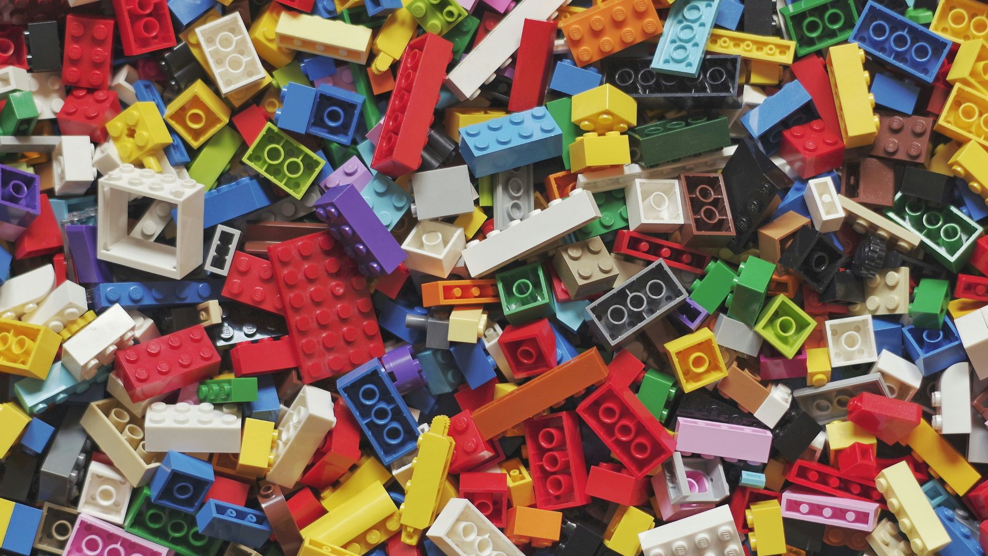 10. Le bruit des LEGO qui se répandent sur le sol