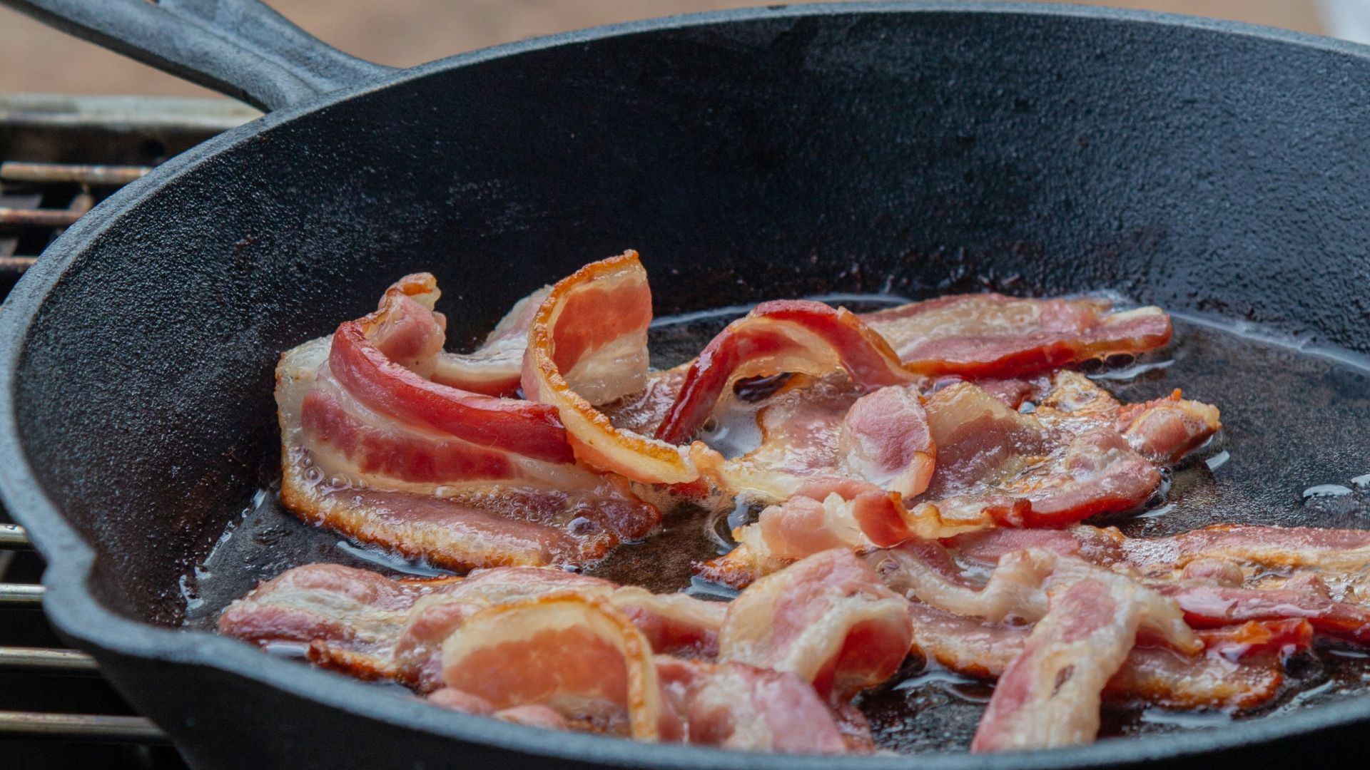 16. Le grésillement du bacon