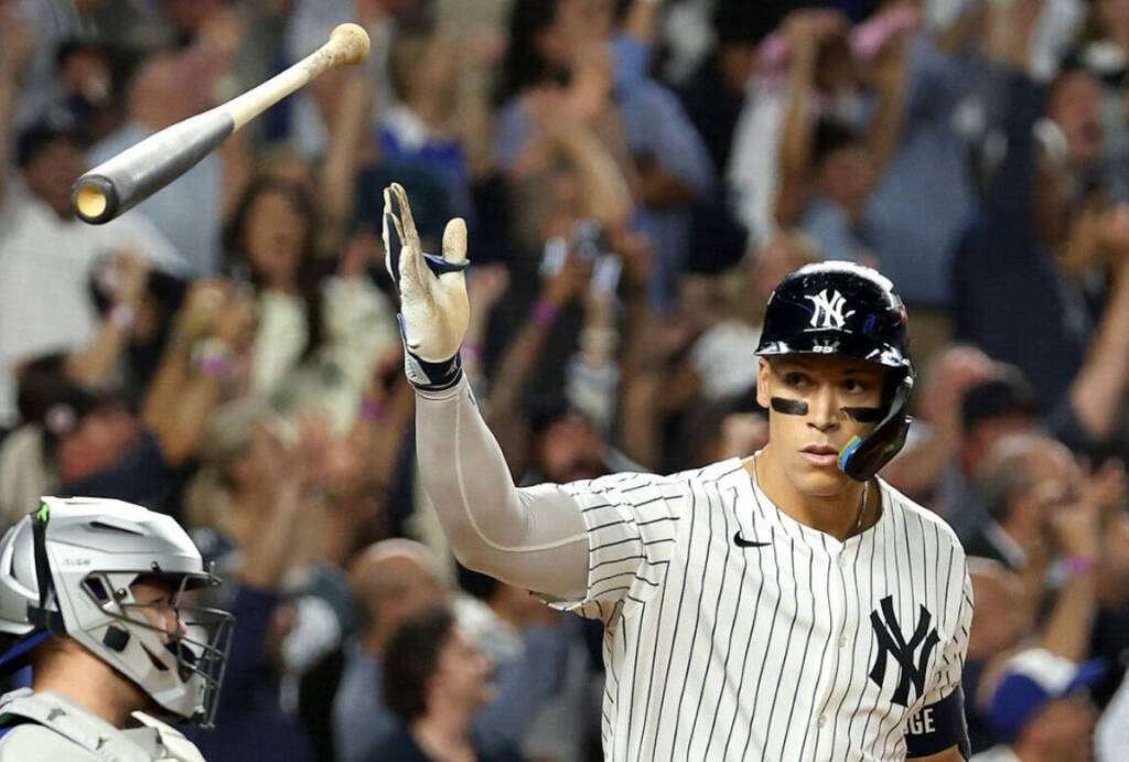 Yankees stay alive in big win over Blue Jays