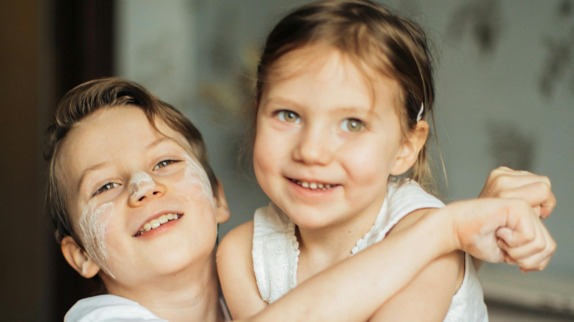 20 choses que seules les personnes ayant grandi avec des frères et sœurs connaissent