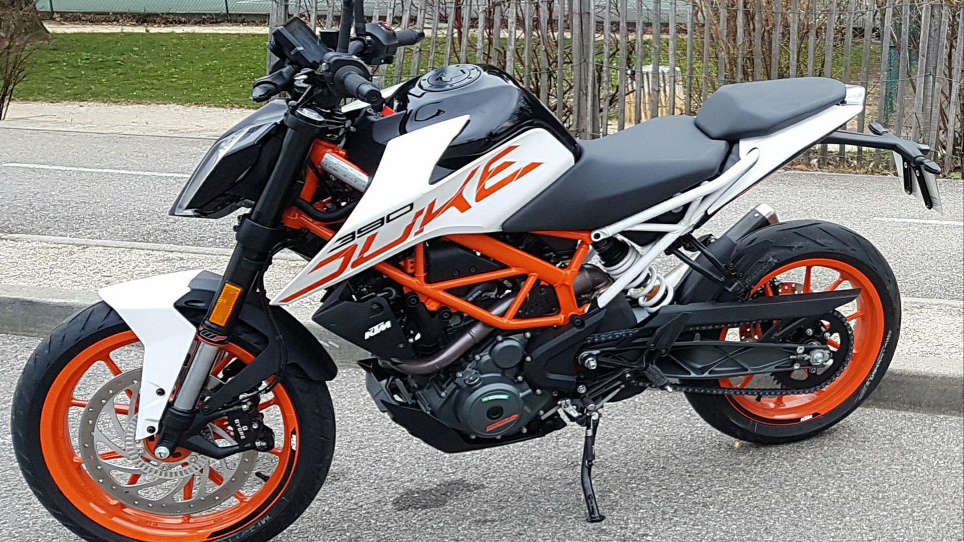 17. KTM 390 Duke