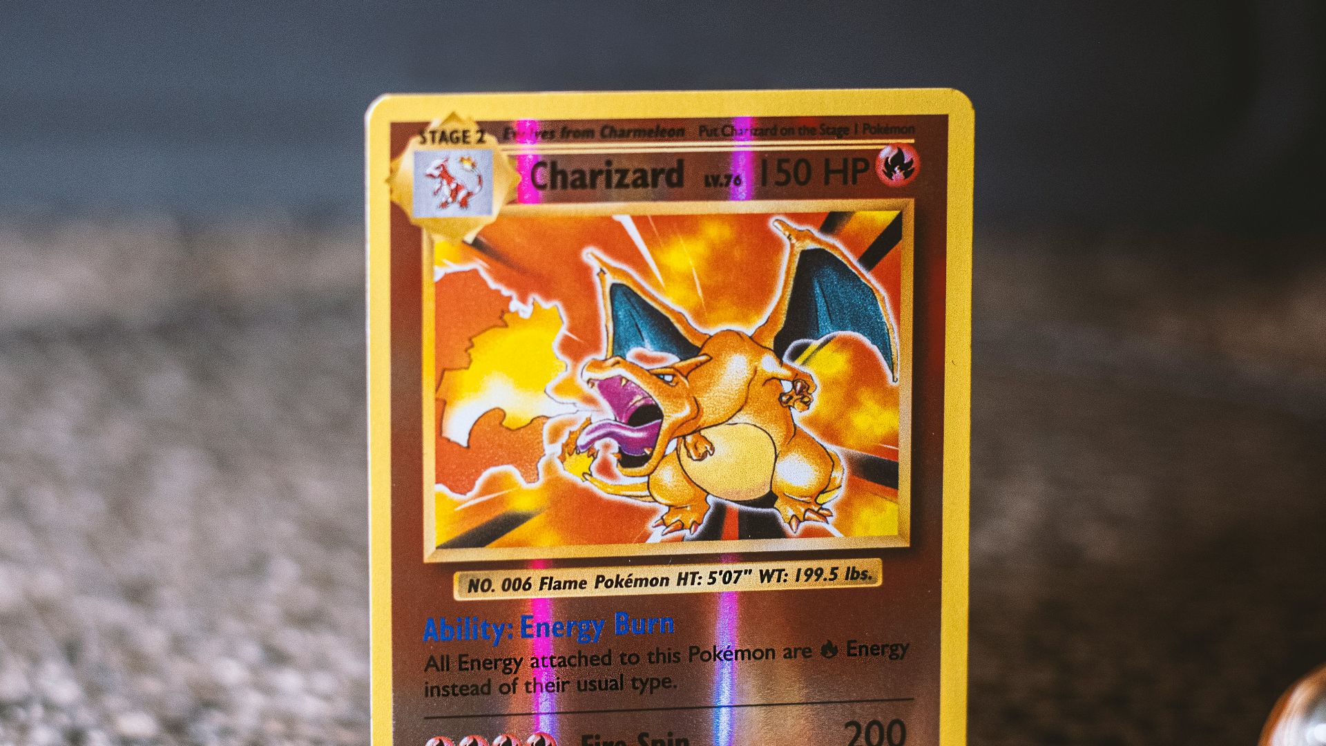 3. 1999 Charizard holographique n°4 (1ère édition) - 420 000 dollars