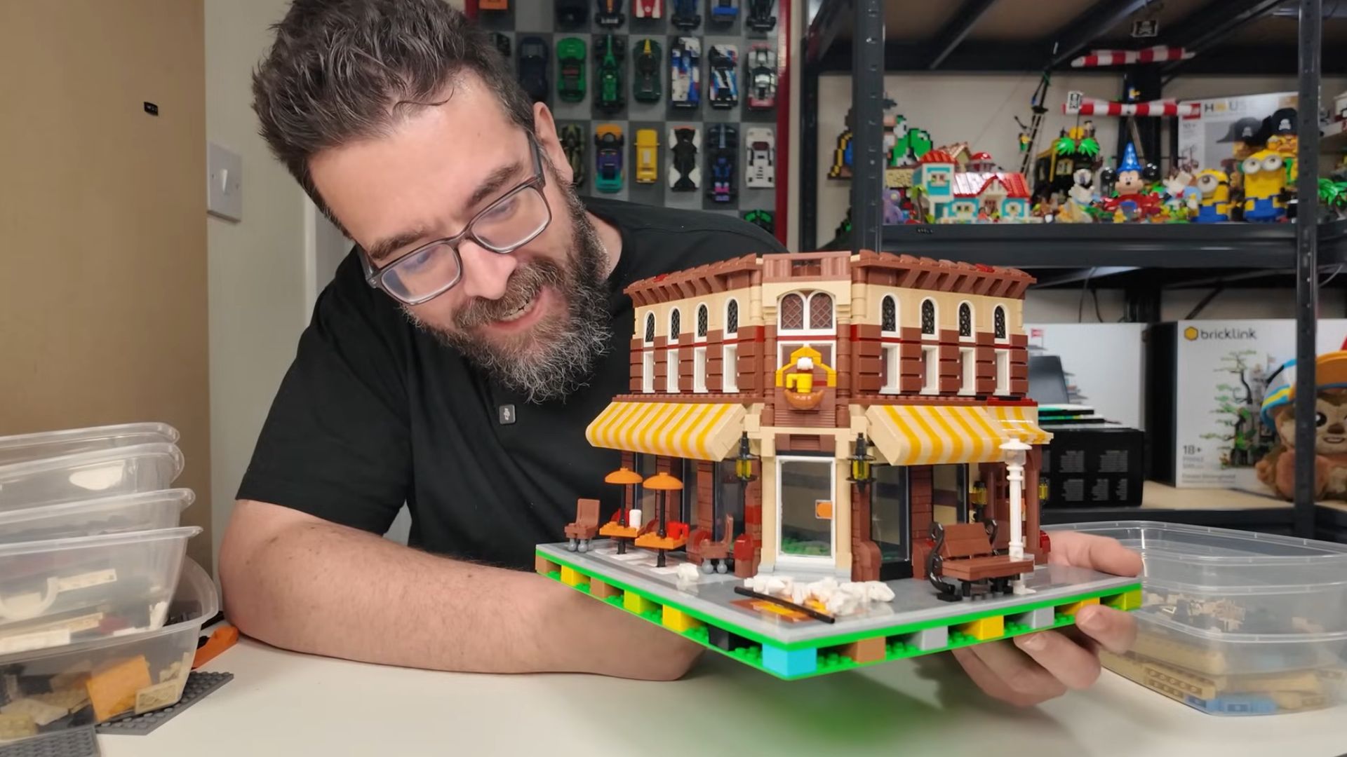 8. Coin de café modulaire LEGO (10182) : ~$2,400