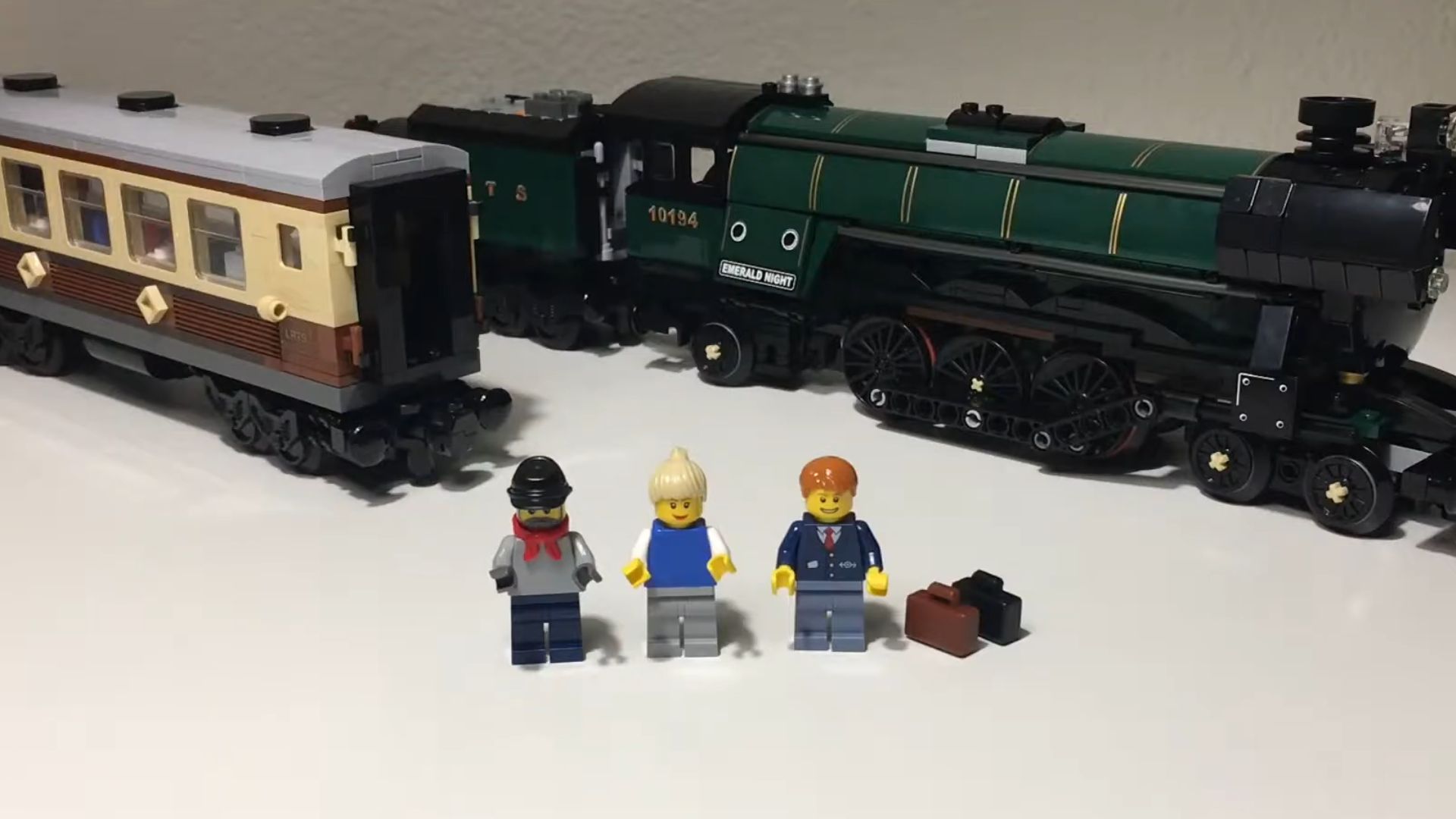 14. LEGO Icons Emerald Night (10194) : ~$1,500