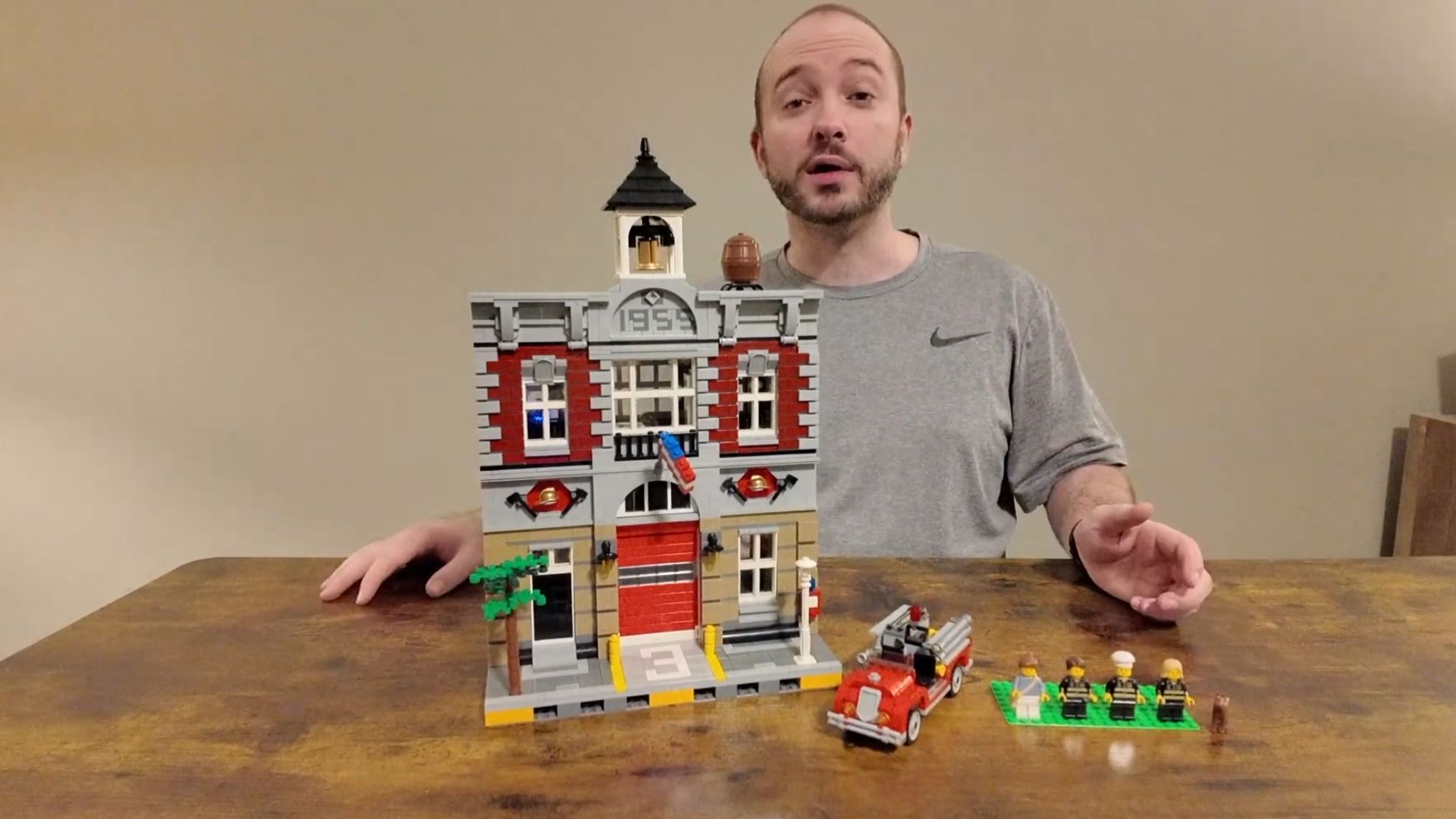16. Caserne de pompiers modulaire LEGO (10197) : ~$1,200