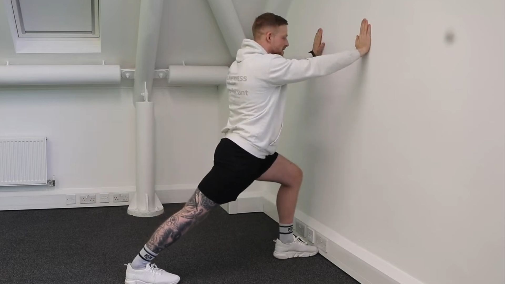 2. Étirement des mollets en position debout