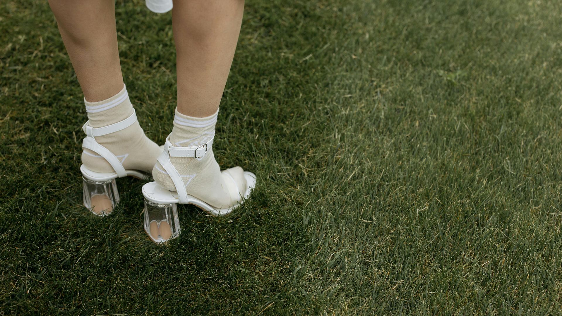 10. Talons transparents