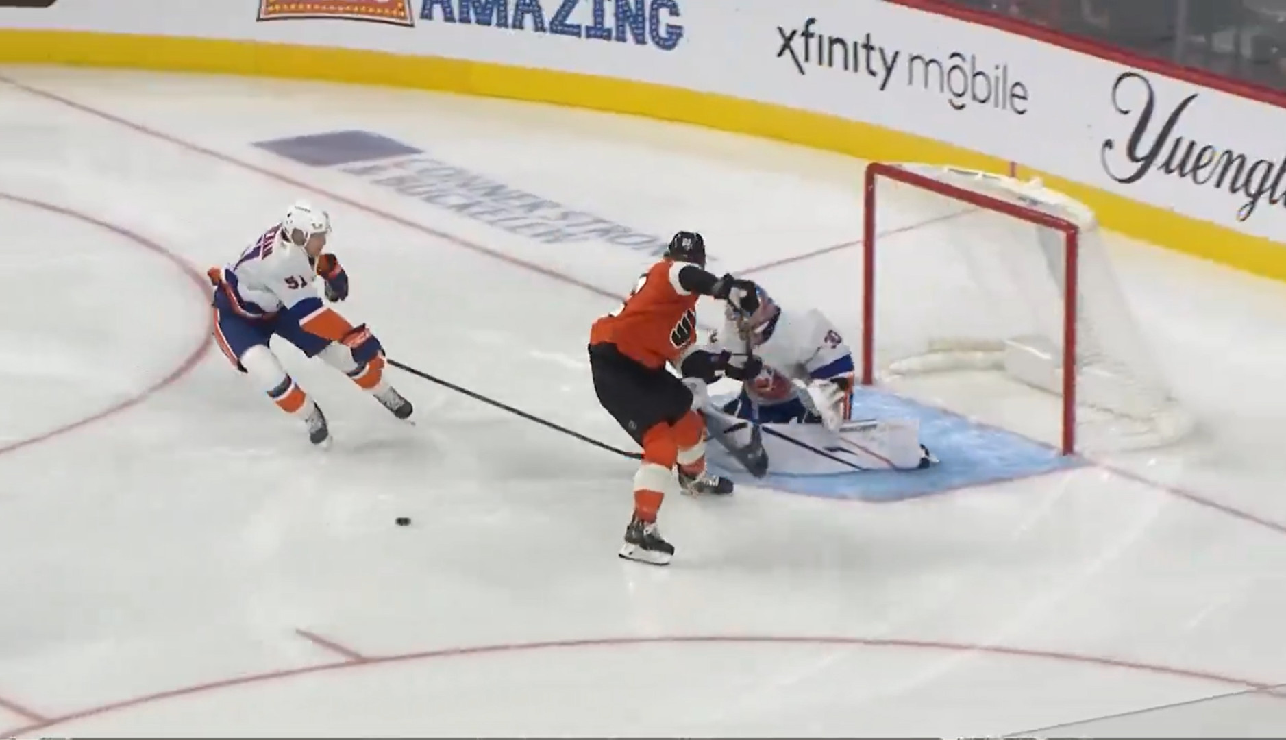 Flyers: Christian Dvorak practices on the wing of the first line (with Matvei Michkov)