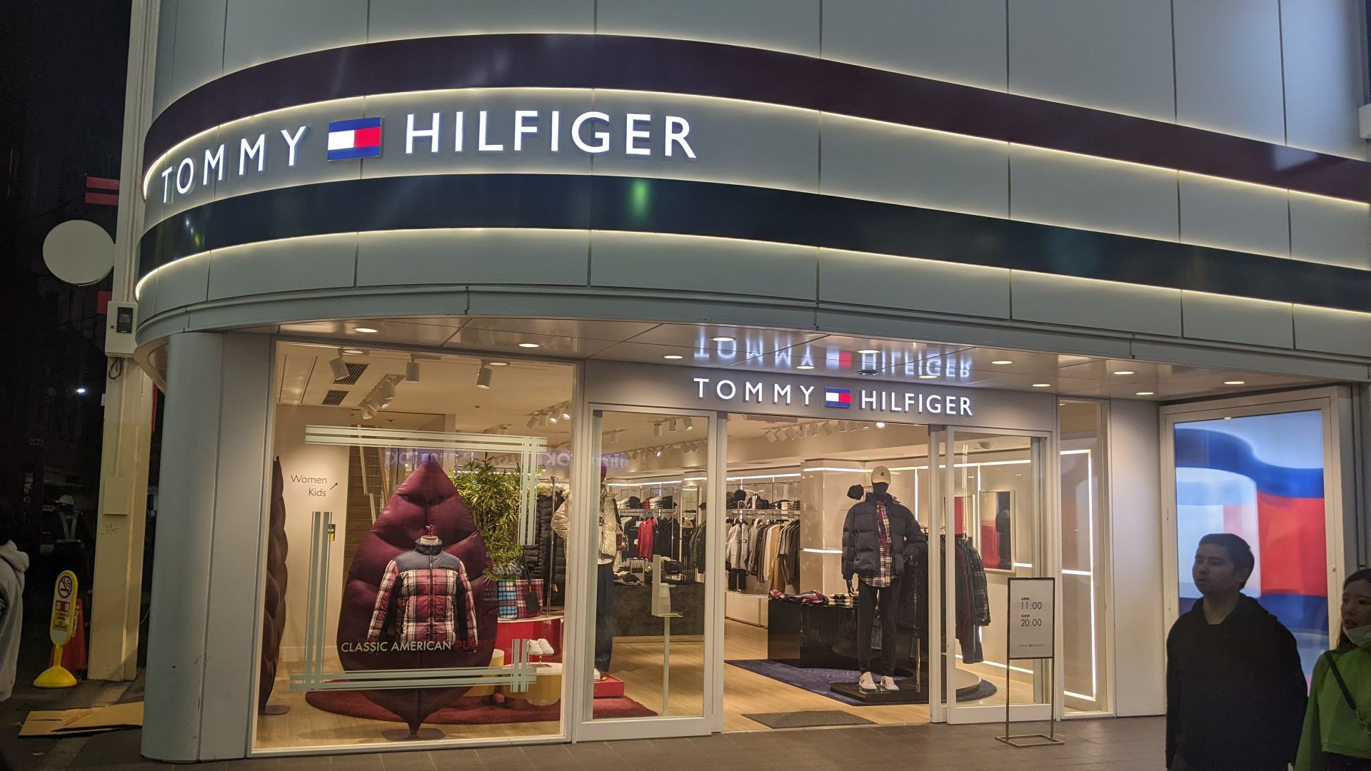 2. Tommy Hilfiger