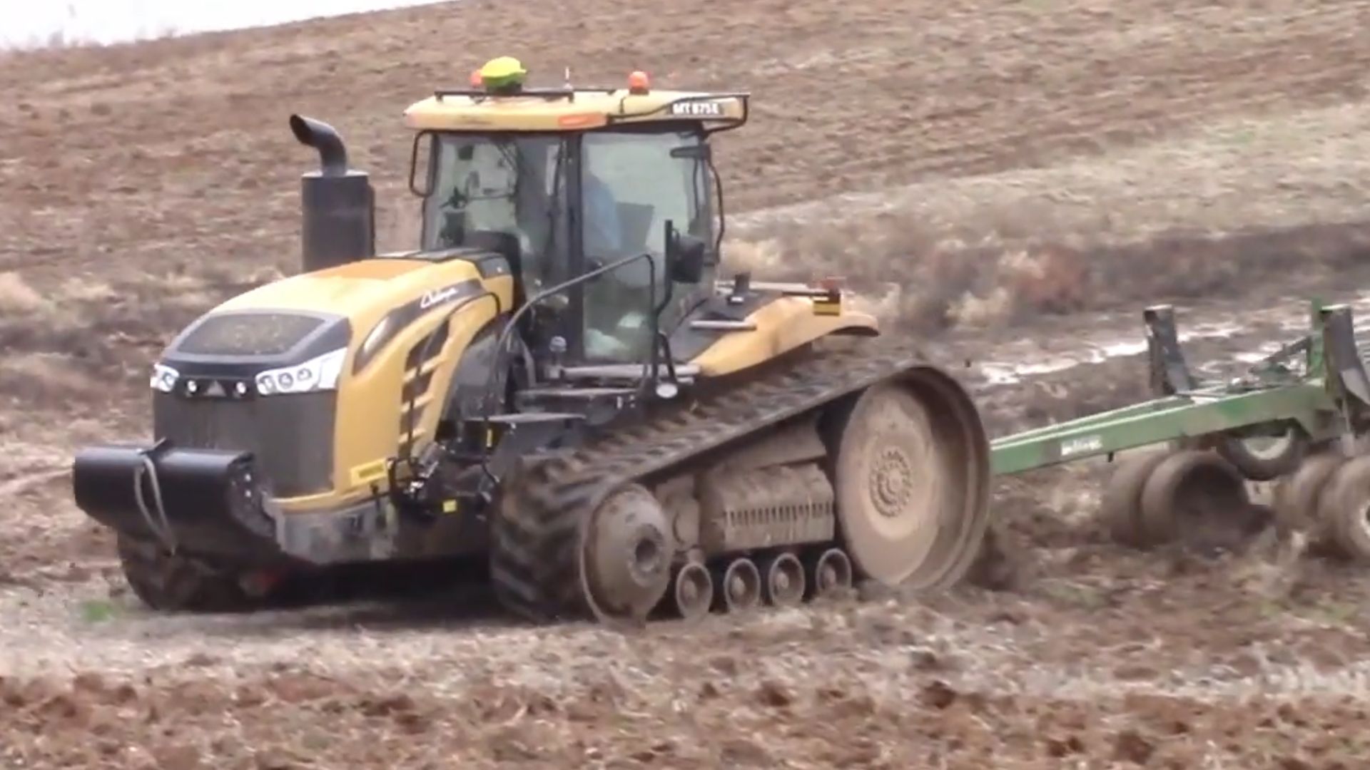 11. Challenger MT875E