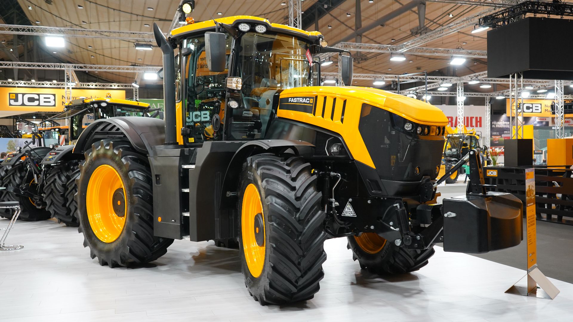 19. JCB Fastrac 8330