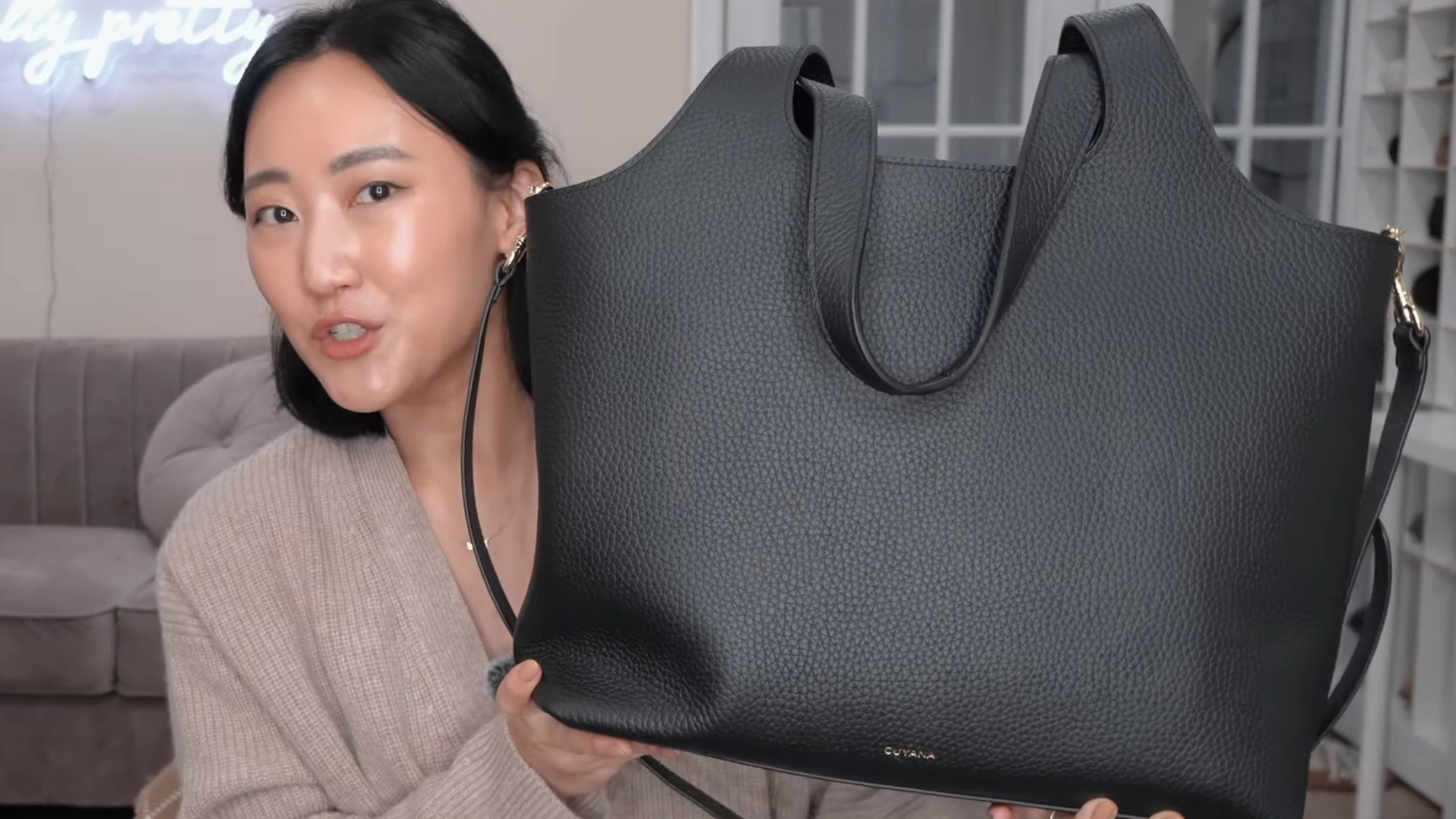 1. Fourre-tout à fermeture éclair Cuyana System