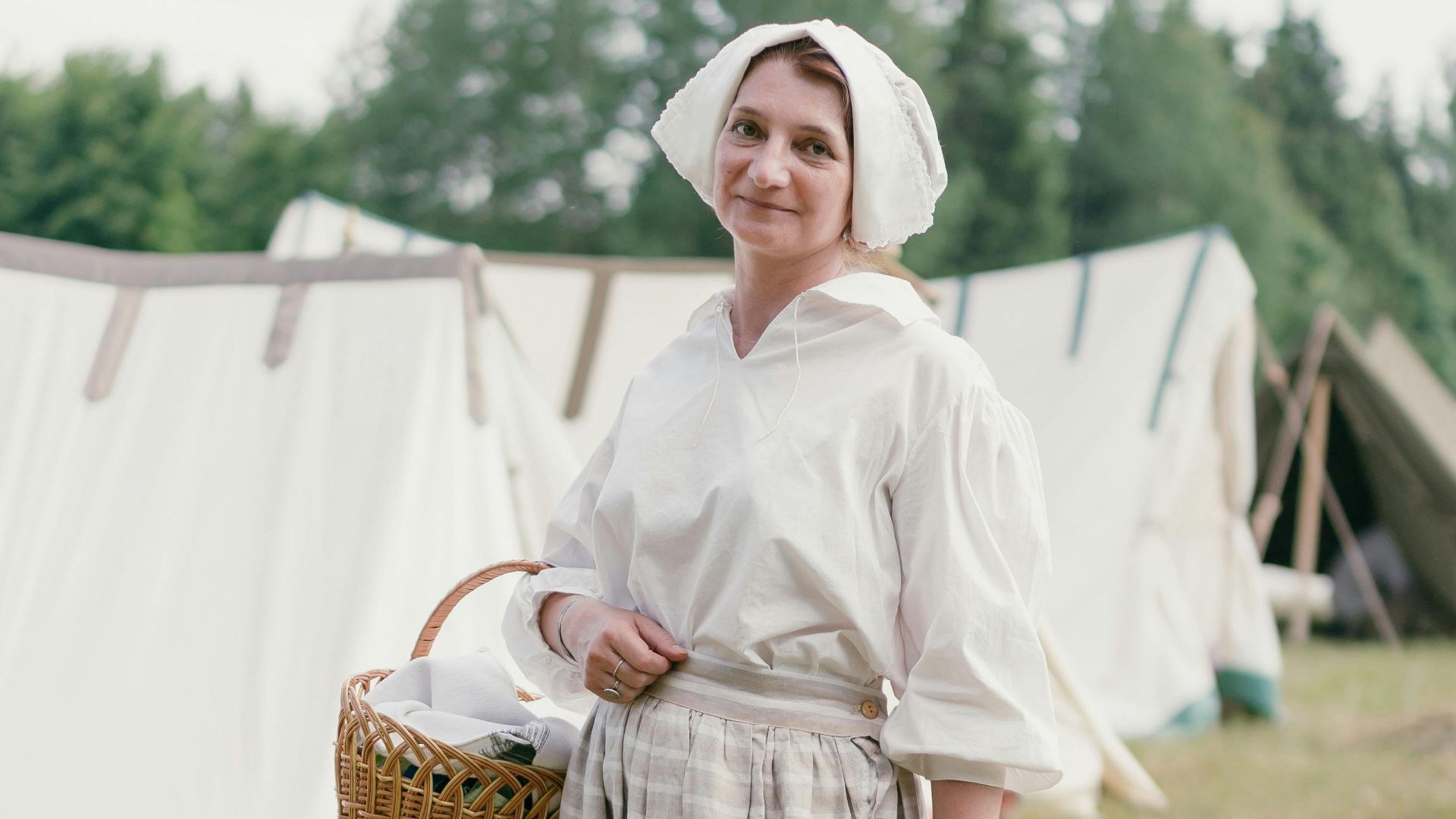 19. Jupes longues à pinces avec détails en œillets