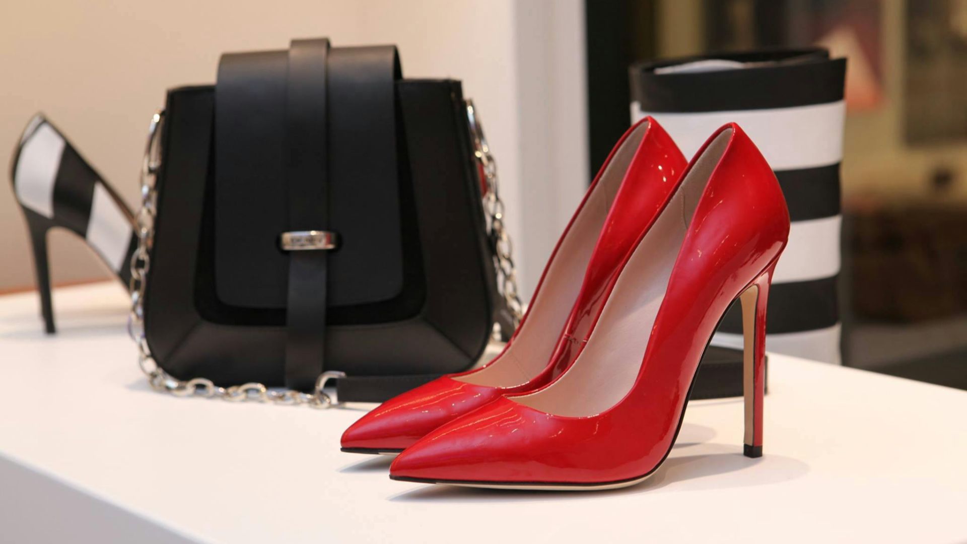 10 articles de mode à ne jamais acheter à bas prix et 10 articles sur lesquels il est possible d’économiser