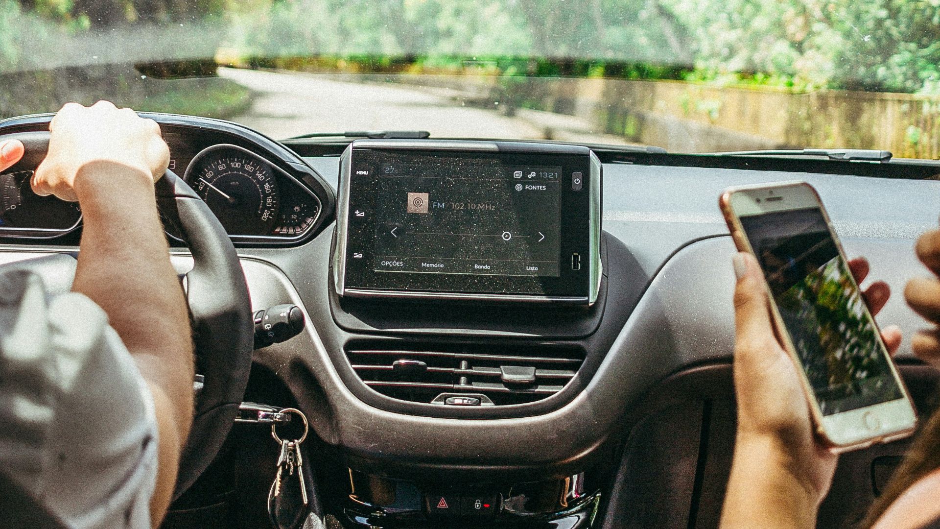 9. Vous êtes constamment collé à votre téléphone