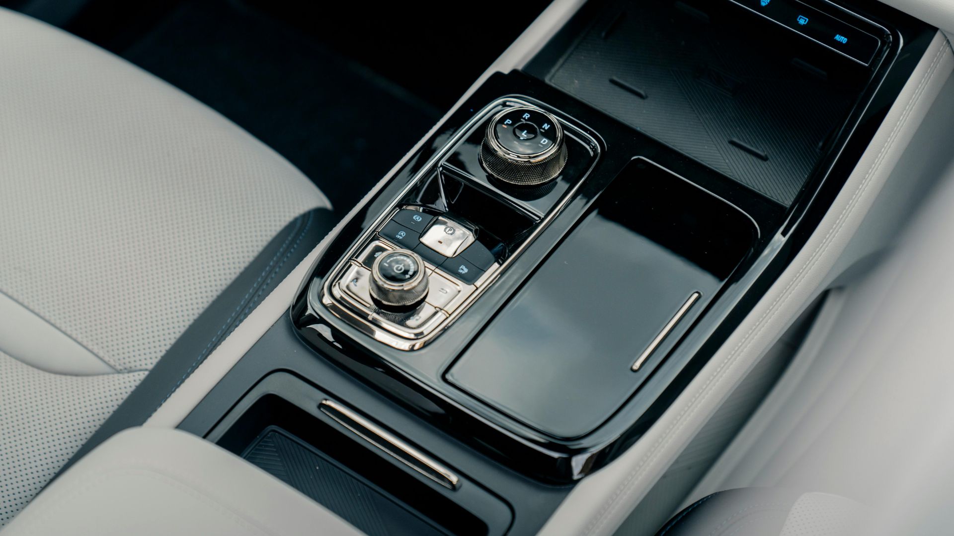 Unintuitive Gear Selectors