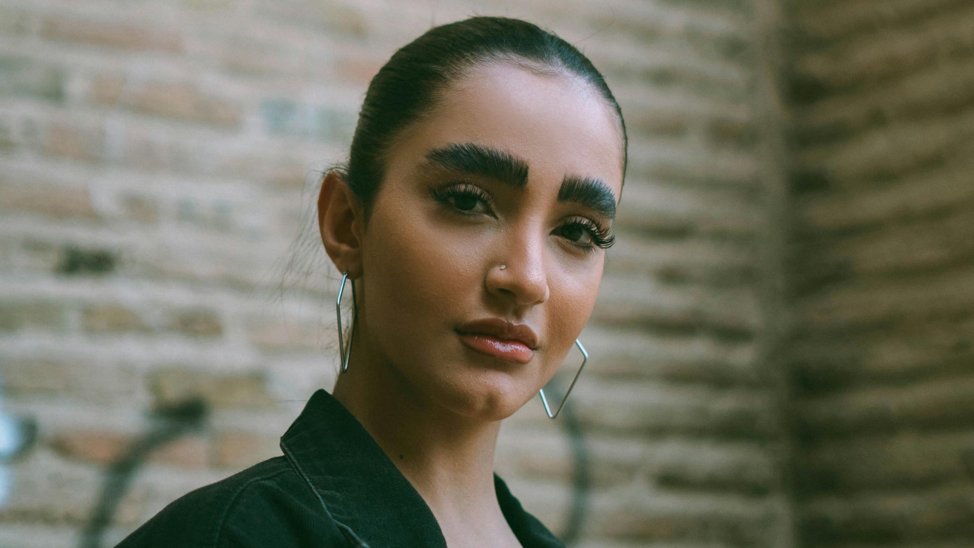 3. Brillance des cheveux lissés