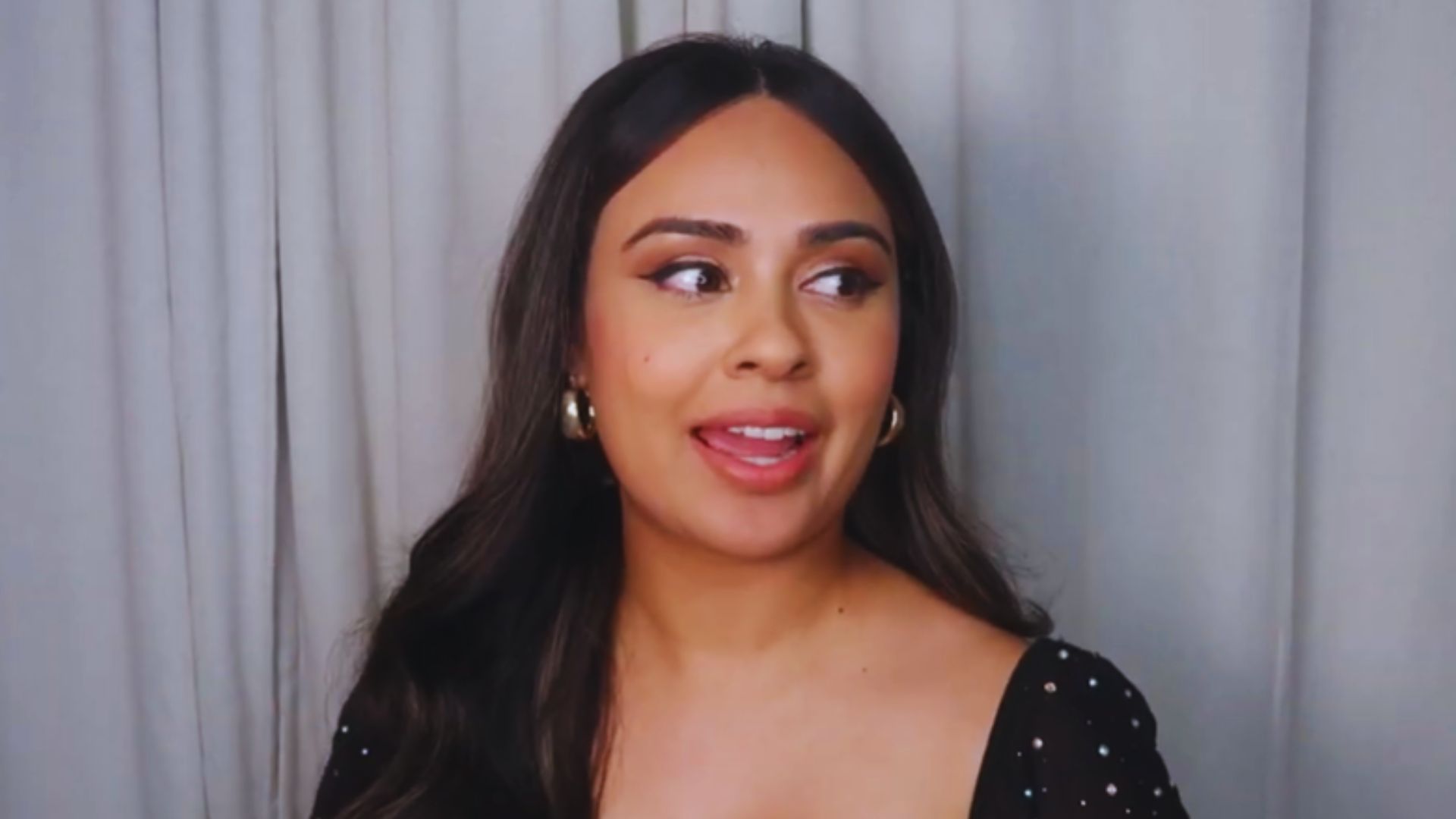 4. Épinglé sur le dos et sur le devant