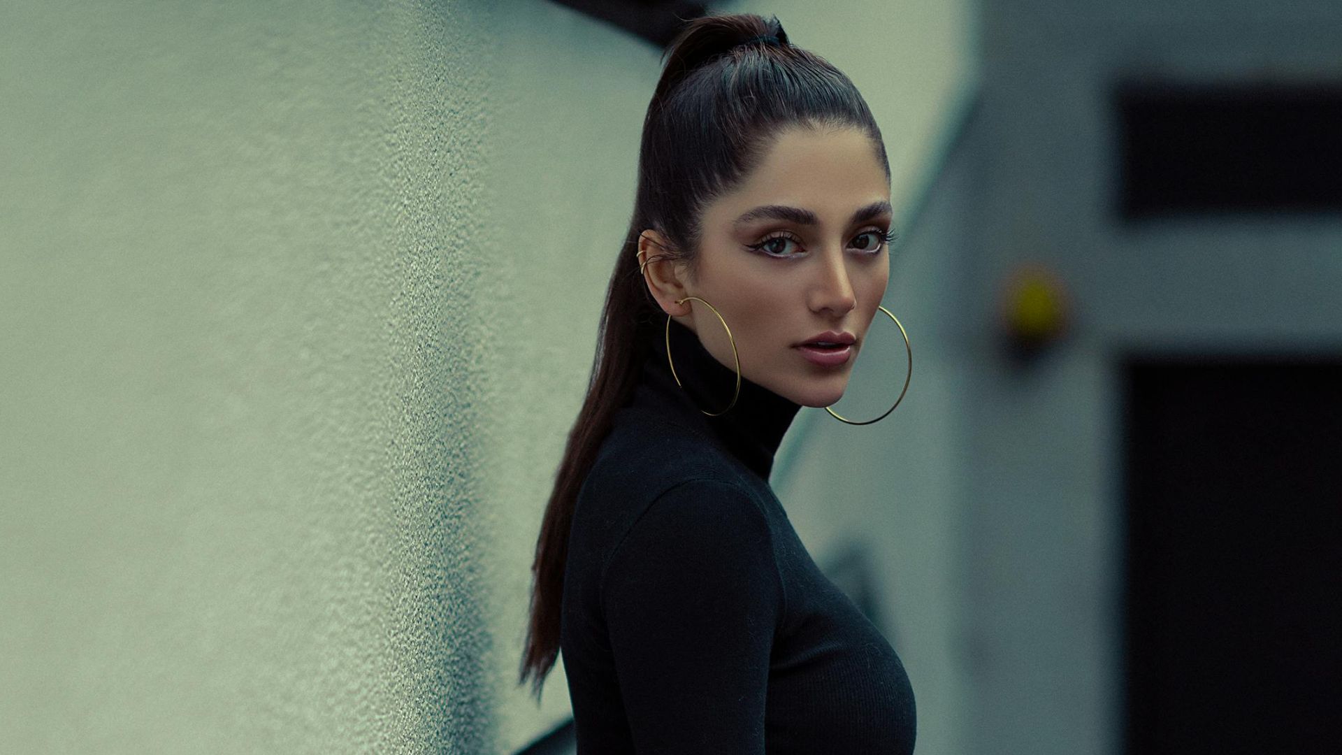 2. Queue de cheval haute et lisse