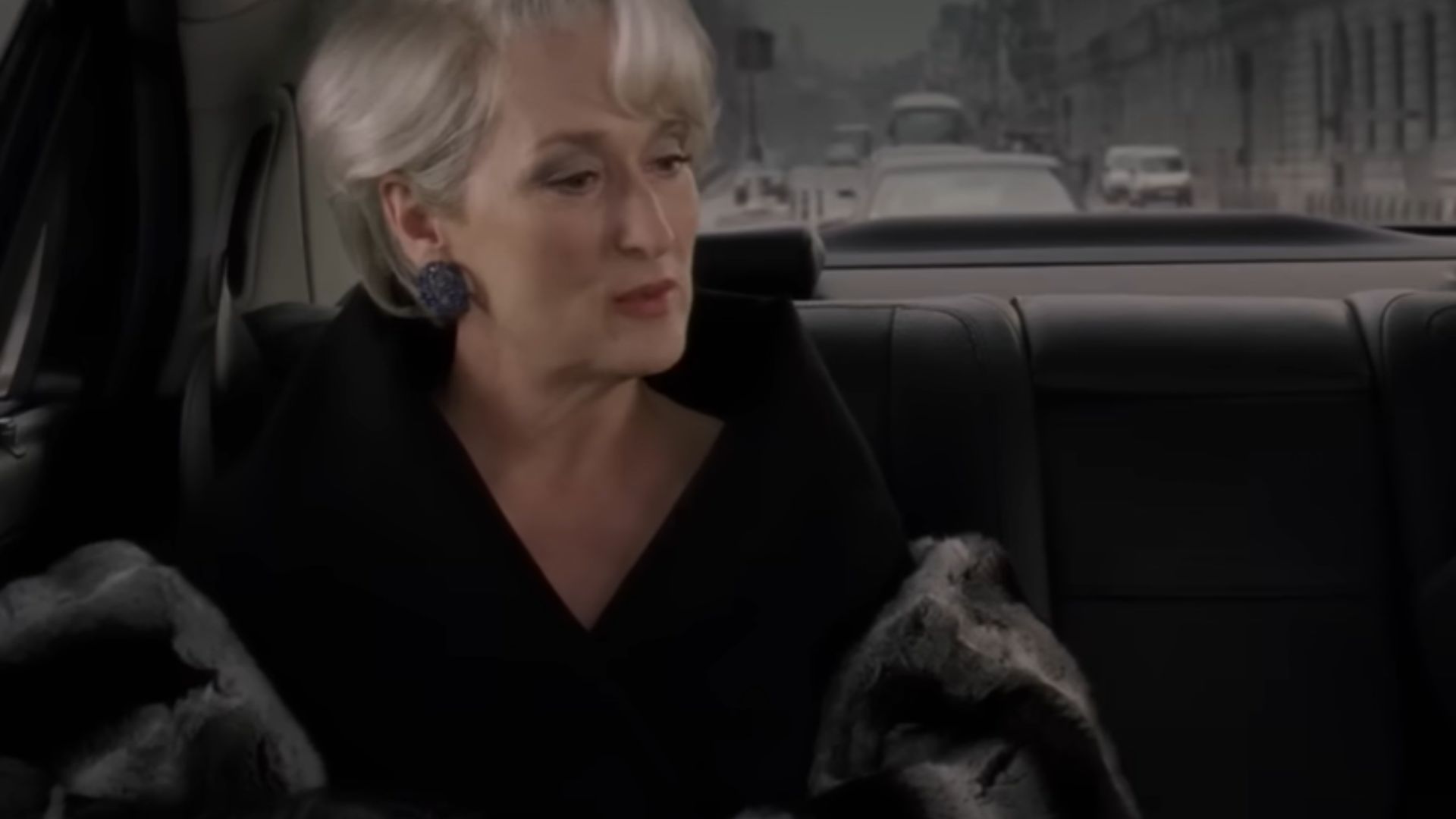 5. Manteau en croc gris à Paris