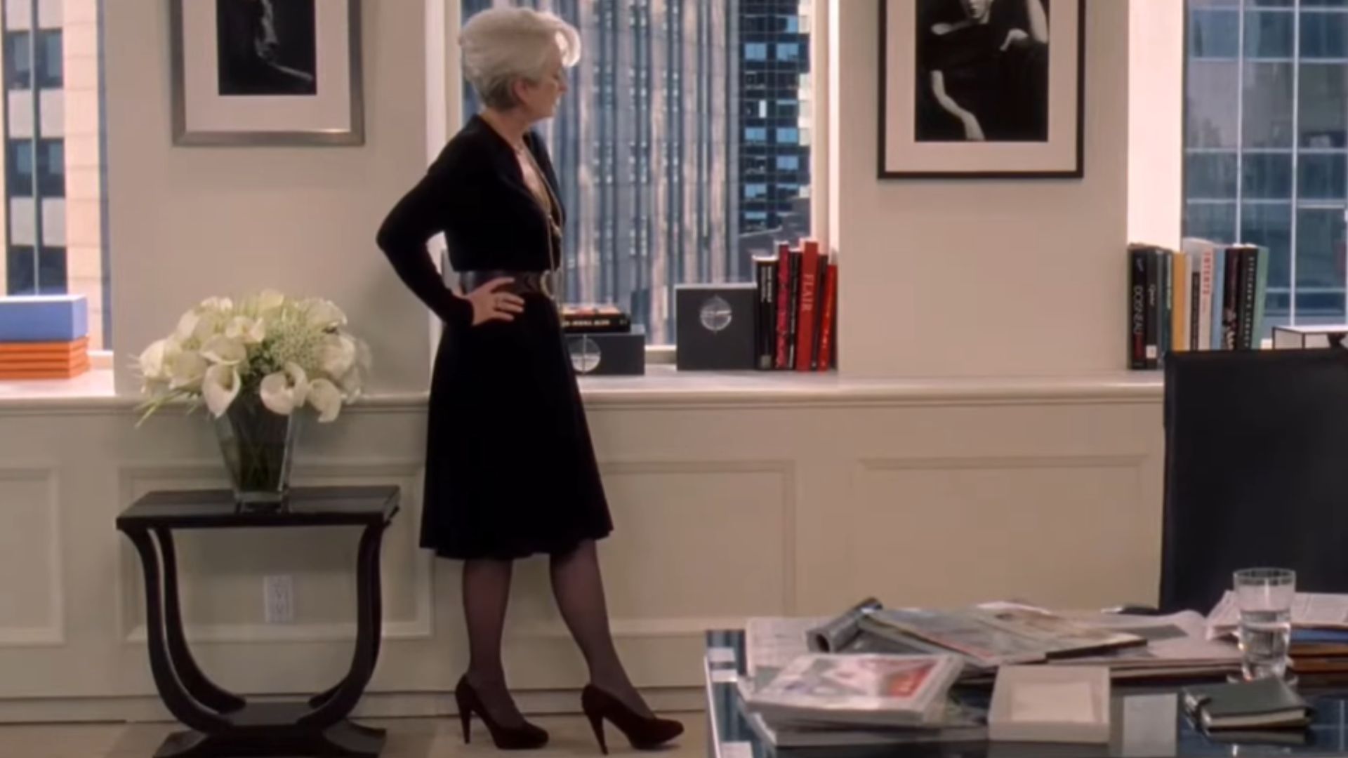 16. Blazer en velours et jupe crayon