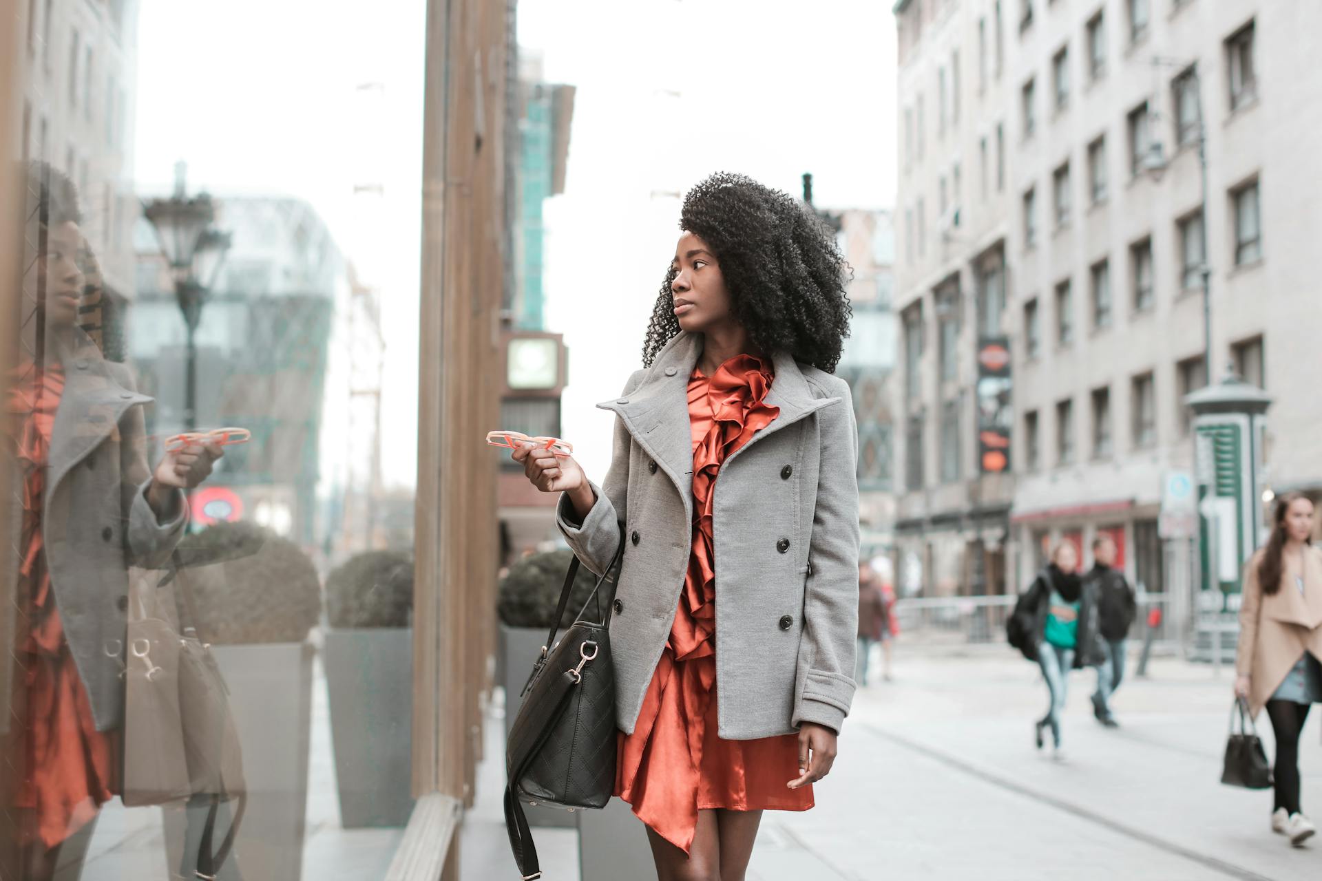 Carrying Overly Structured Handbags