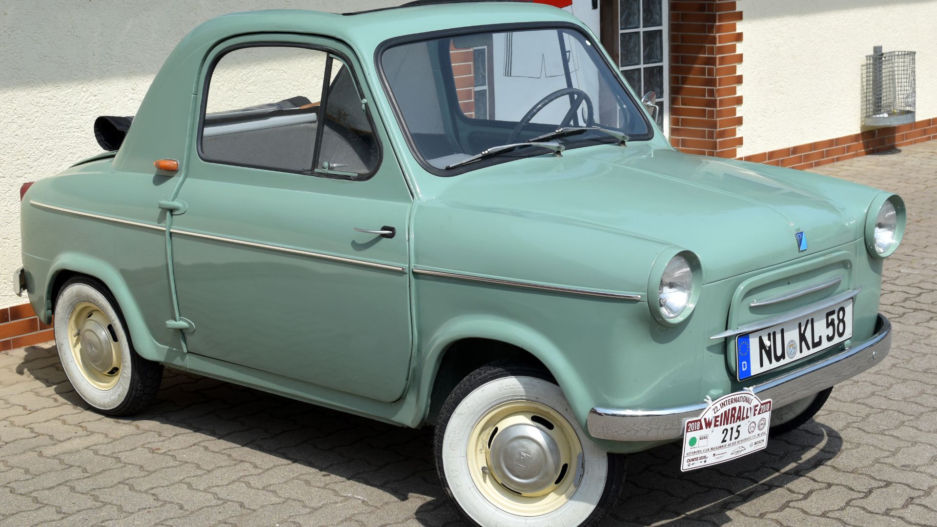 2. Piaggio Vespa 400
