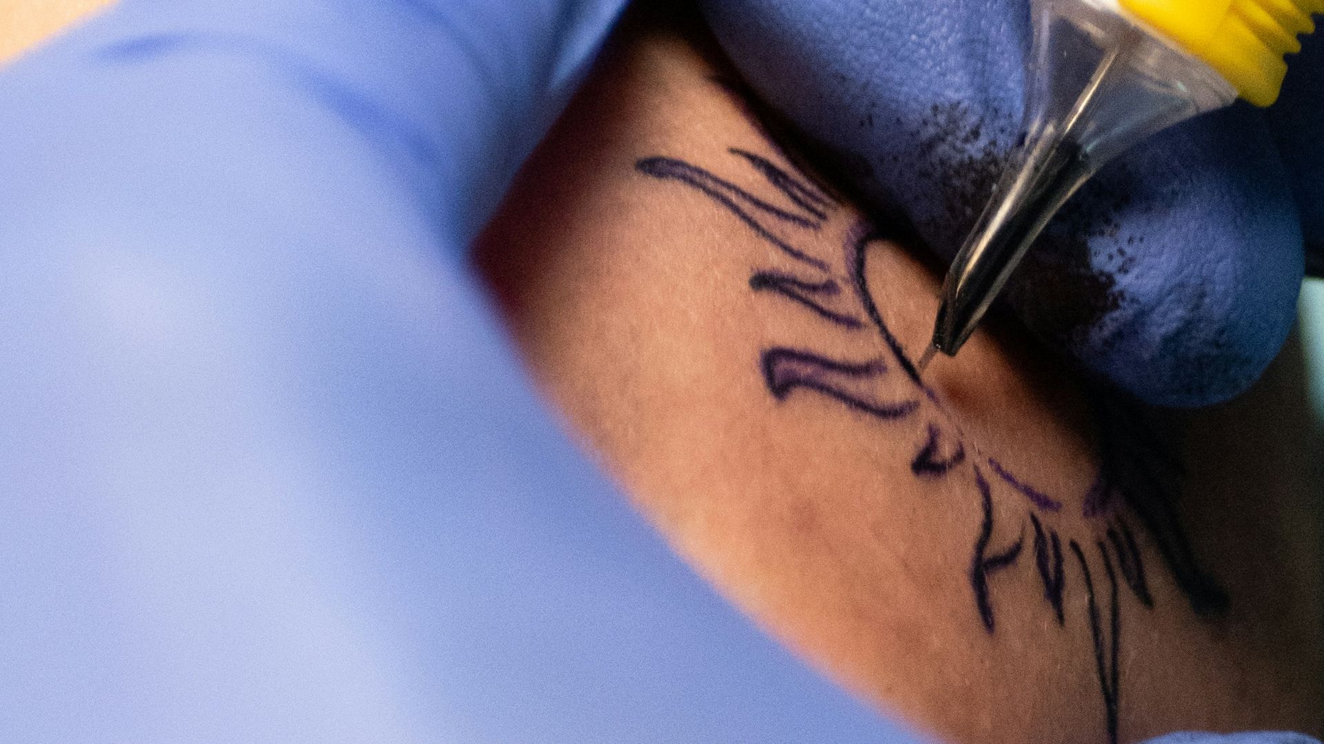 10. Tatouages du sternum