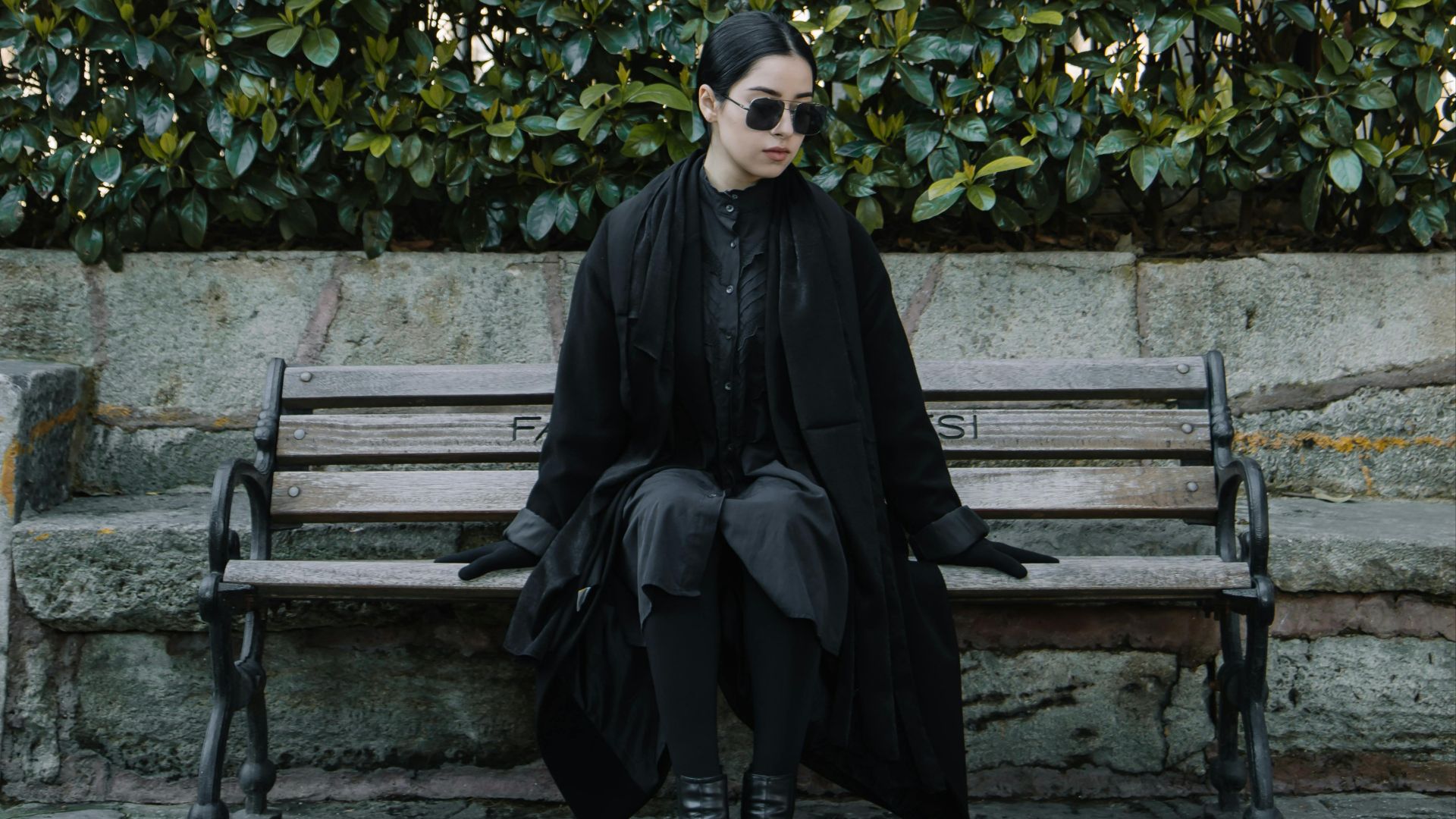 10. Attirements funéraires entièrement noirs