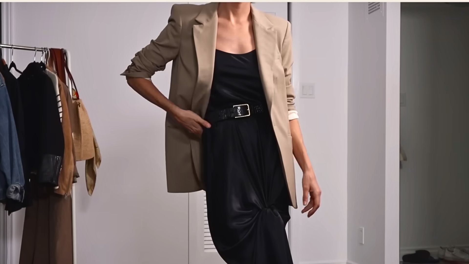 3. Robe fluide associée à un blazer