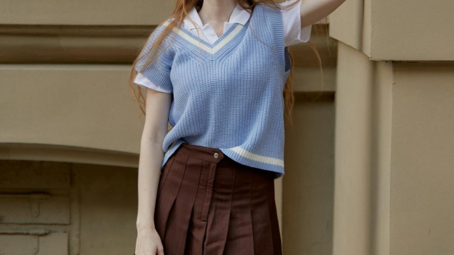 7. Jupe plissée et top ajusté en tricot