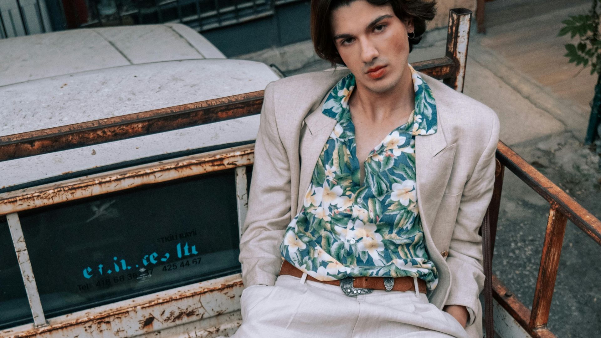 6. Costume en lin frais dans les tons pastel