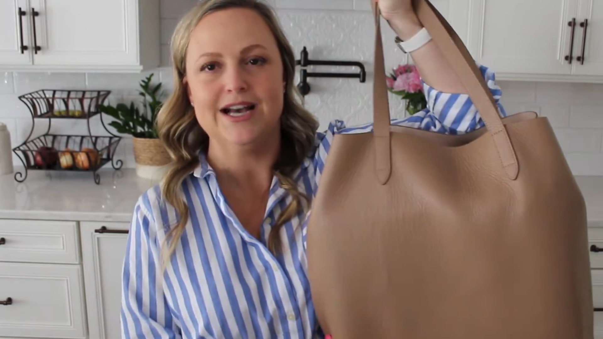 6. Fourre-tout classique en cuir structuré Cuyana