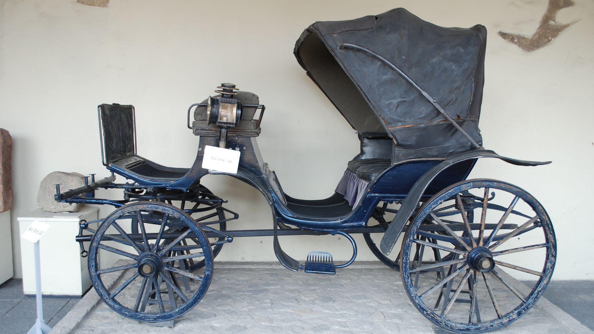 11. 1880 Holland &amp; Holland Drag