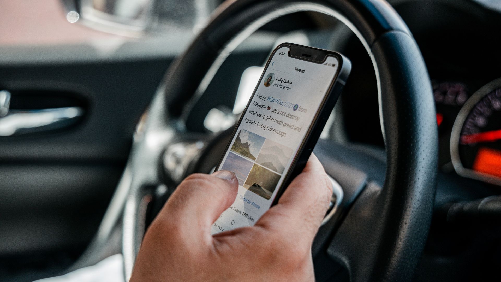 10 façons dont les smartphones rendent la conduite plus sûre et 10 façons dont ils sont dangereux