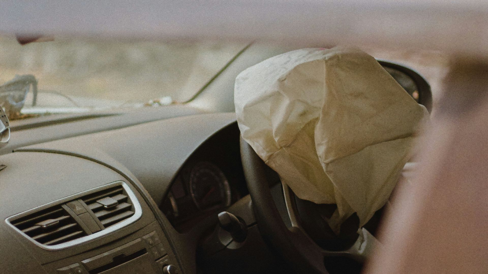 8. Peut bloquer votre airbag
