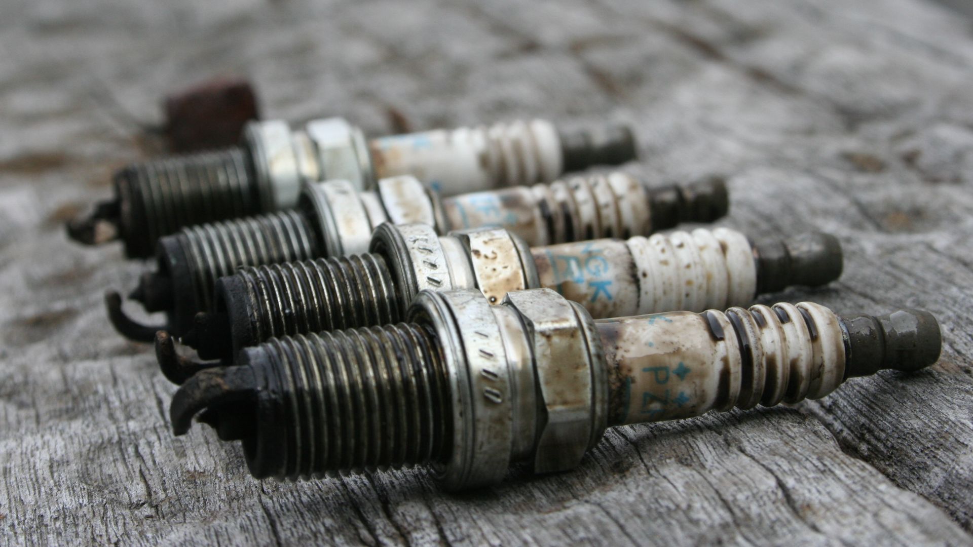 8. Remplacer les bougies d'allumage usées