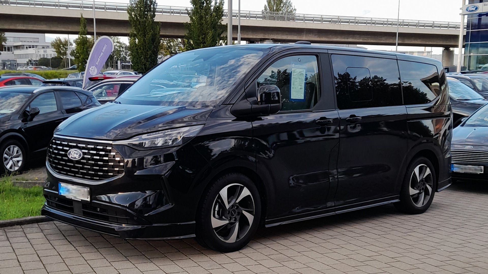 4. Ford Tourneo Custom PHEV (2025)