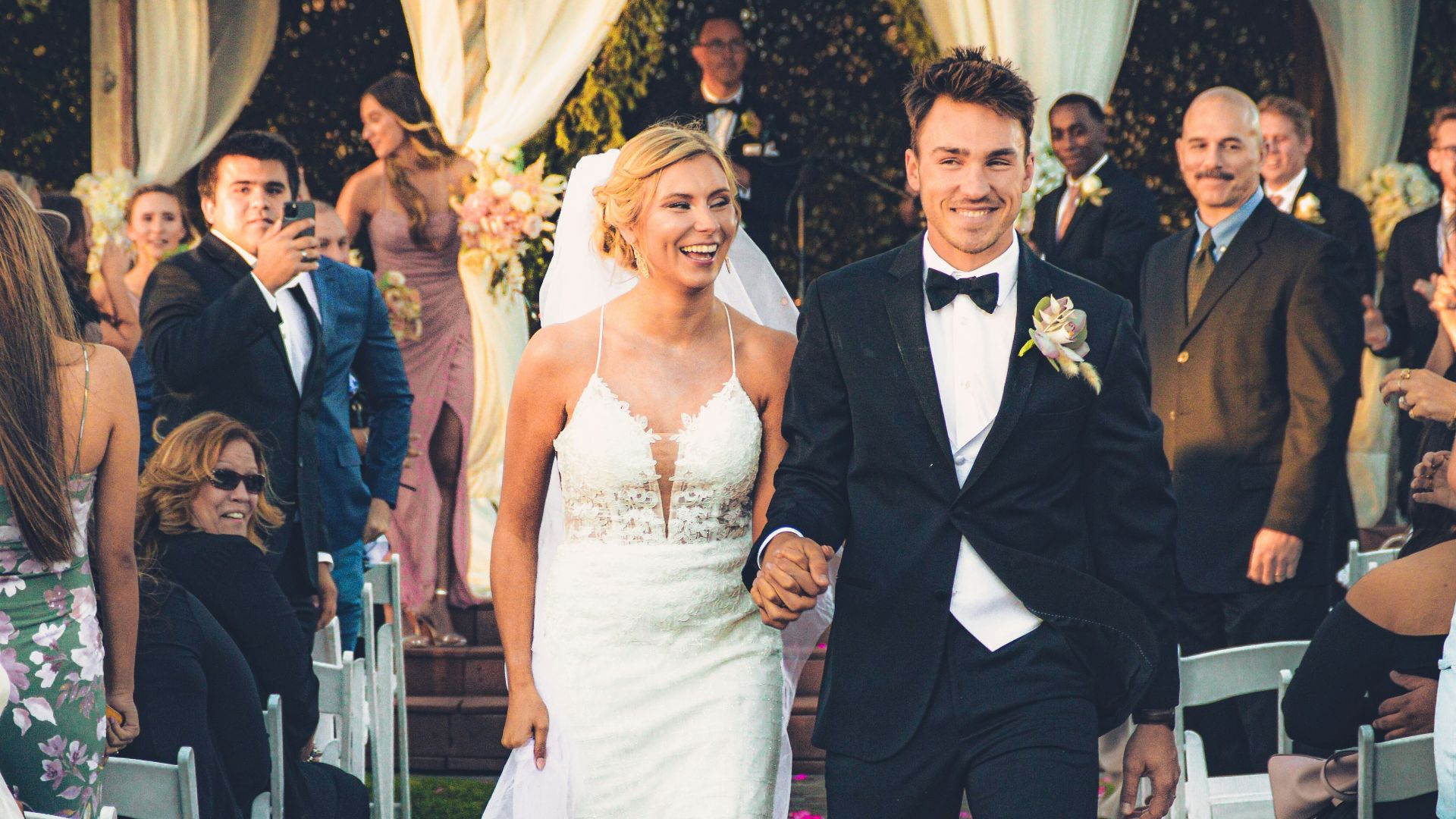 20 façons d’économiser des milliers de dollars sur votre mariage