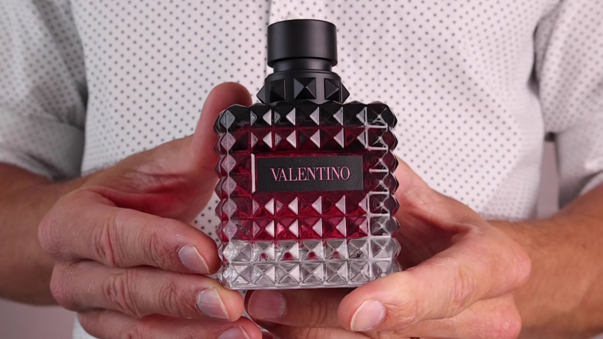 6. Valentino Donna Né à Rome