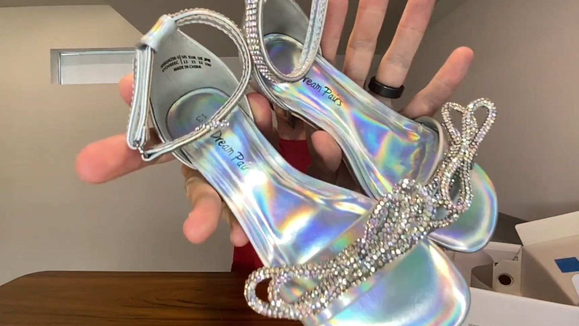 3. Chaussures habillées à velcro