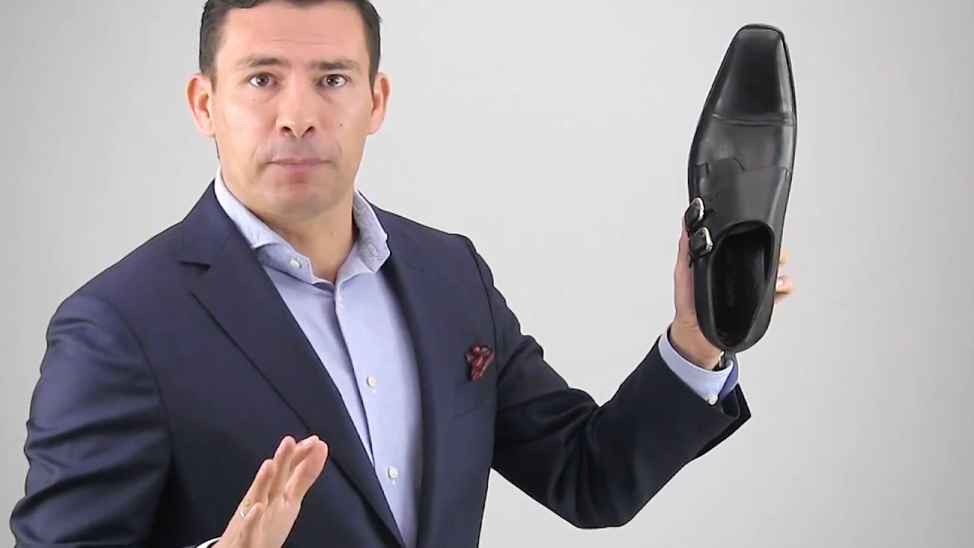 5. Chaussures habillées à bouts carrés extrêmes