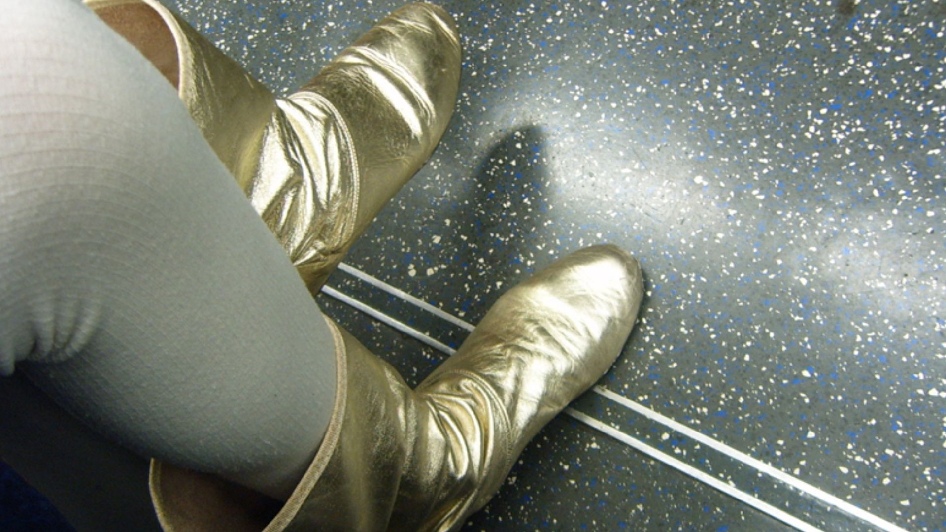 17. Bottes à semelle compensée Disco-Era Gold