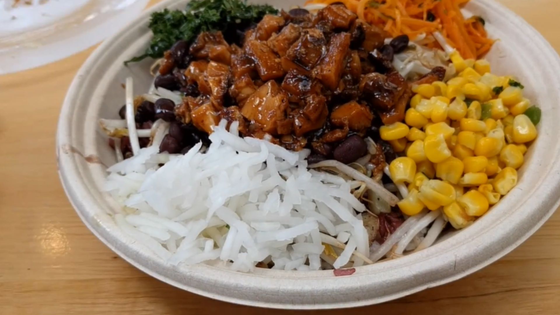 19. Bol Bibimbap coréen avec poulet (BIBIBOP)