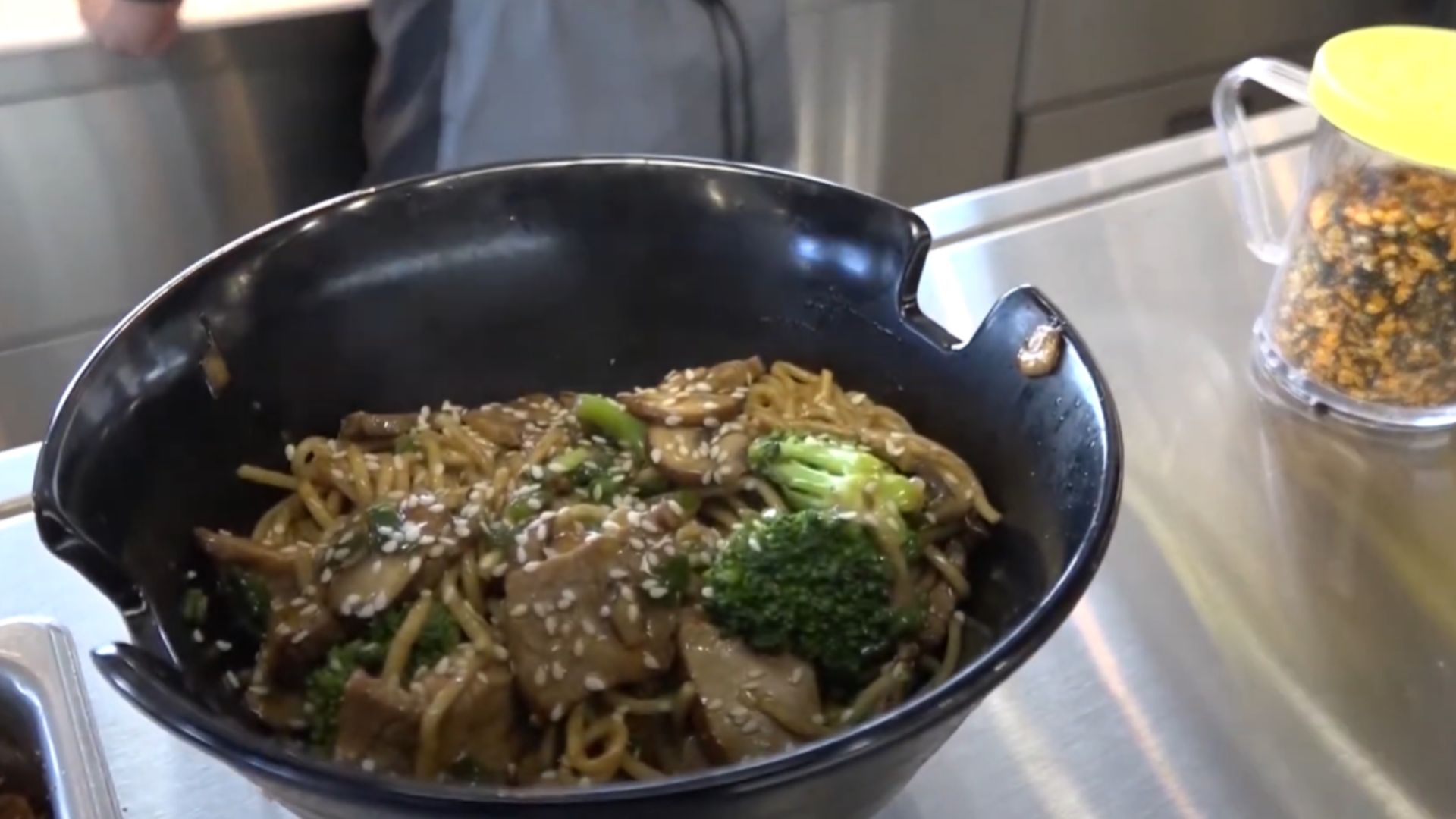20. Sauté de poulet (Honeygrow)