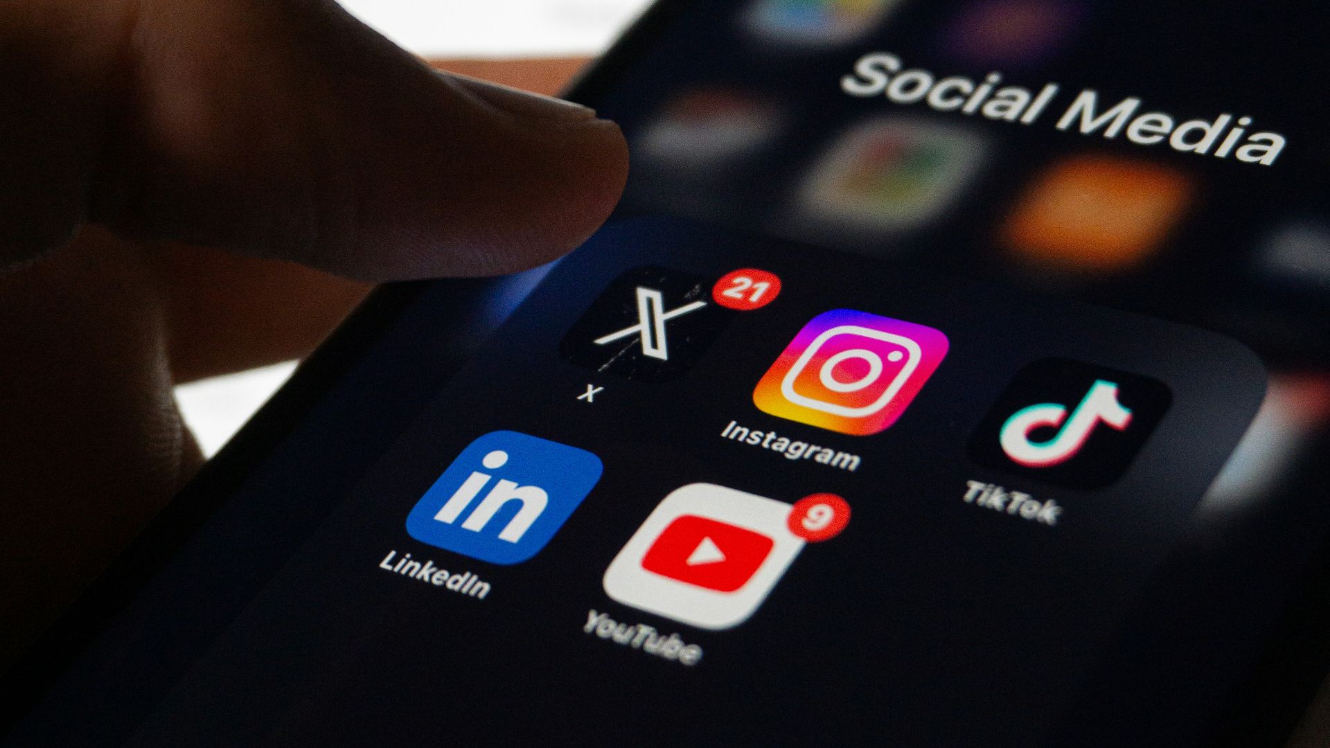 15. Médias sociaux