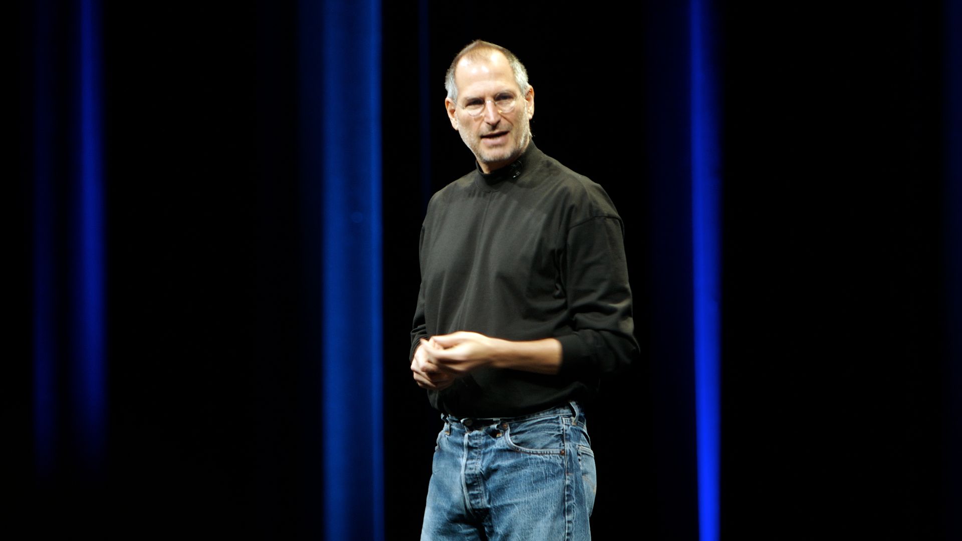 2. Le col roulé noir et le jean de Steve Jobs