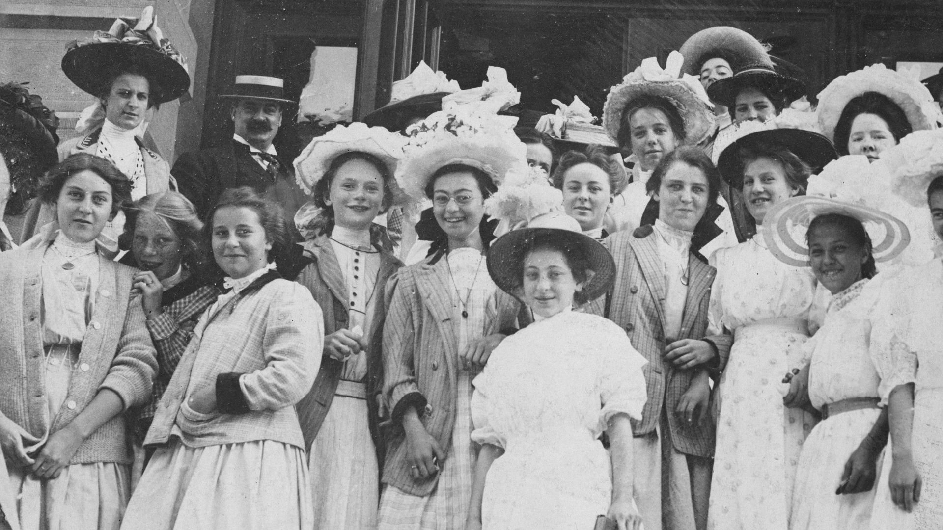 14. Les robes blanches des suffragettes