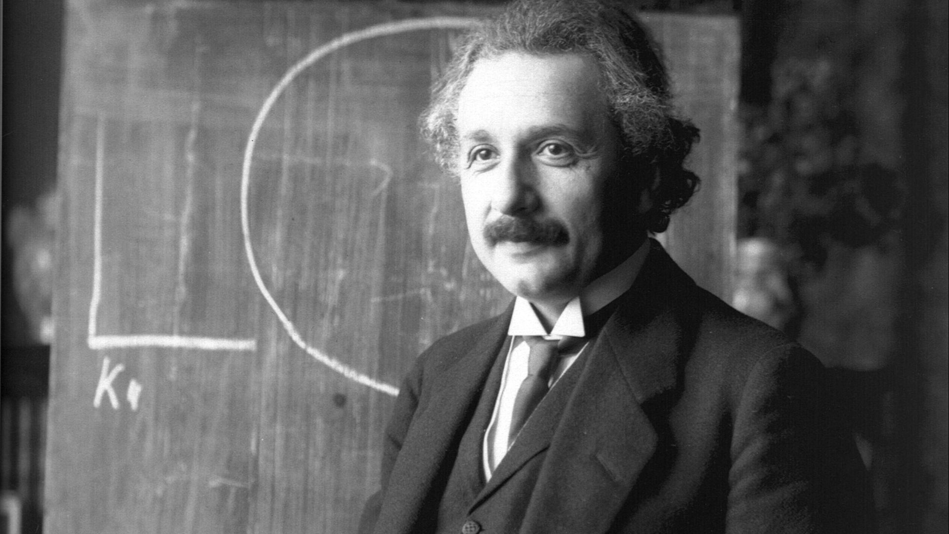 18. Le costume froissé d'Albert Einstein