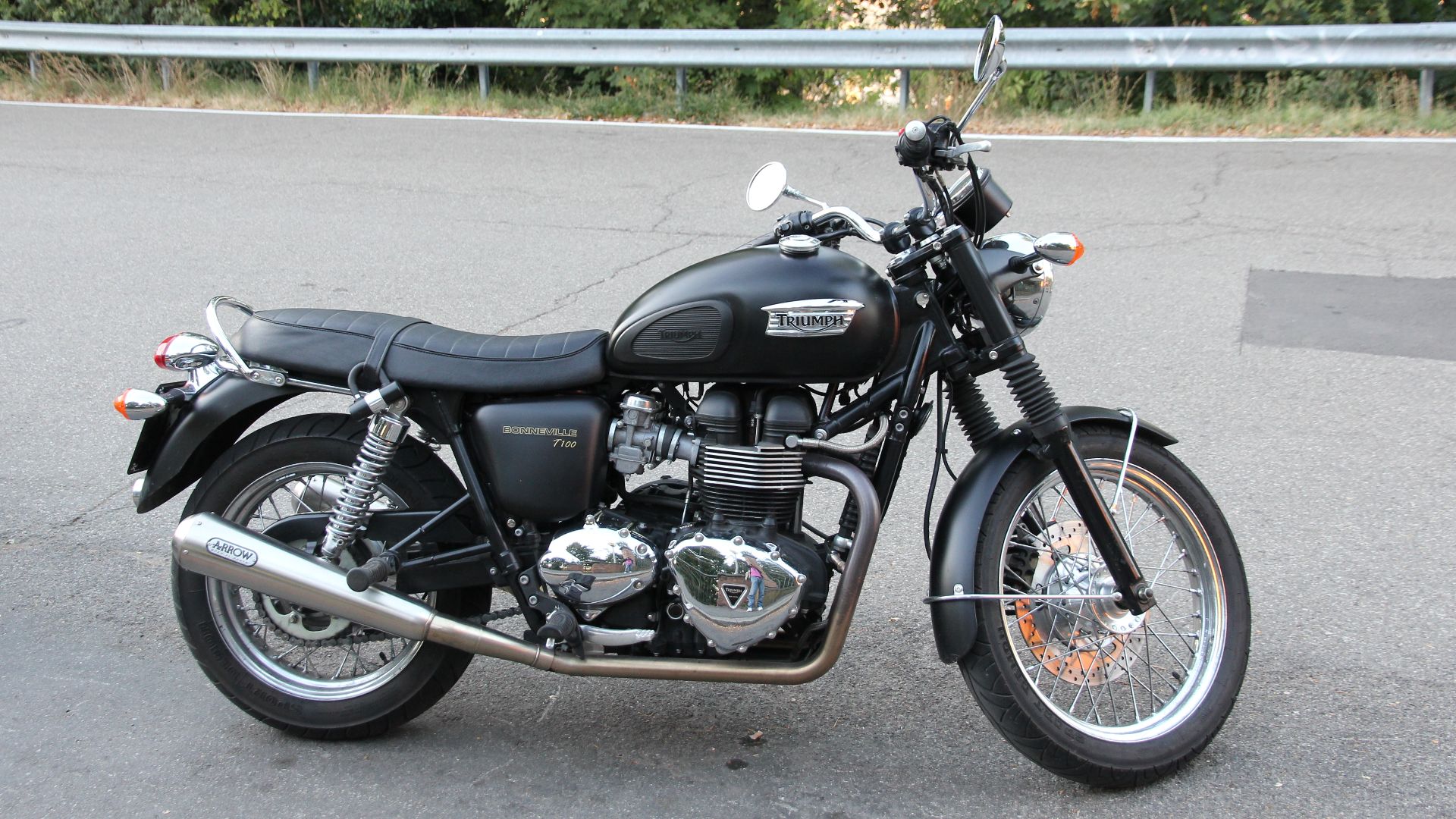 10. Triumph Bonneville T100